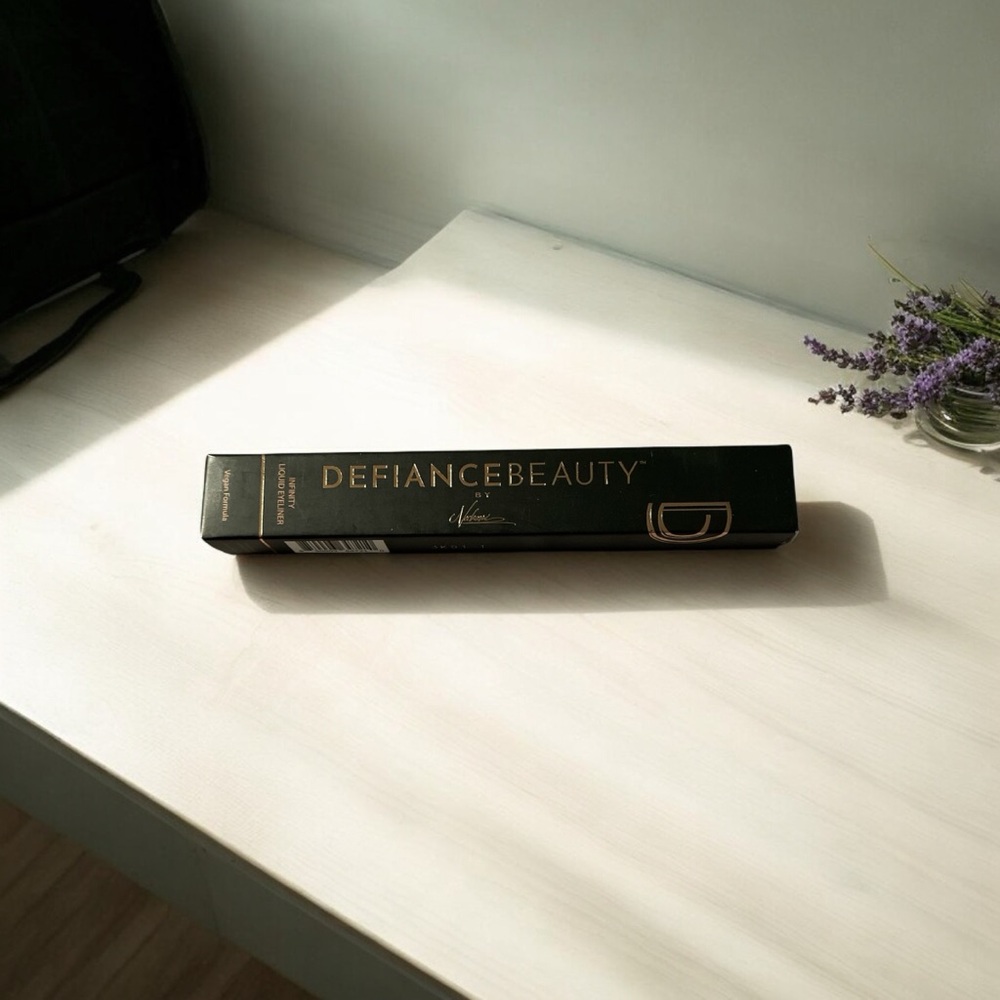 Defiance Beauty infinity liquid eyeliner in enigma carbon black